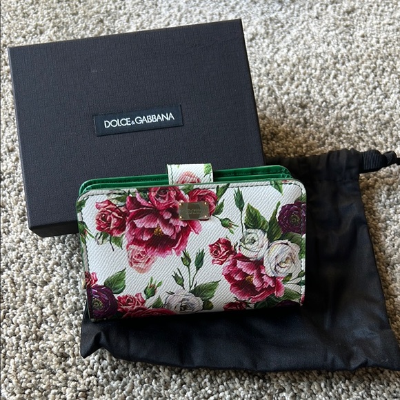 Dolce & Gabbana White and Green Floral Wallet - Picture 1 of 5